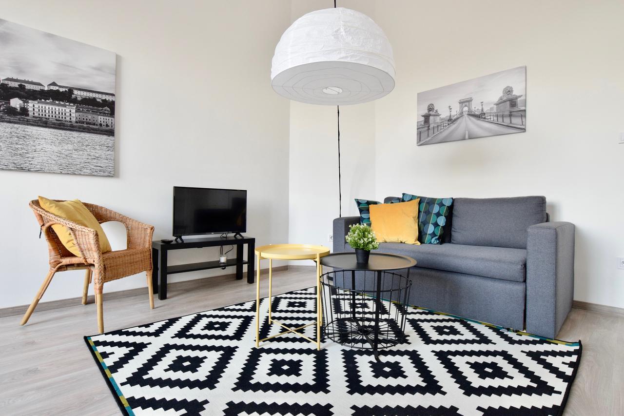 Standard Apartment By Hi5 - Bazilika Suite Boedapest Buitenkant foto