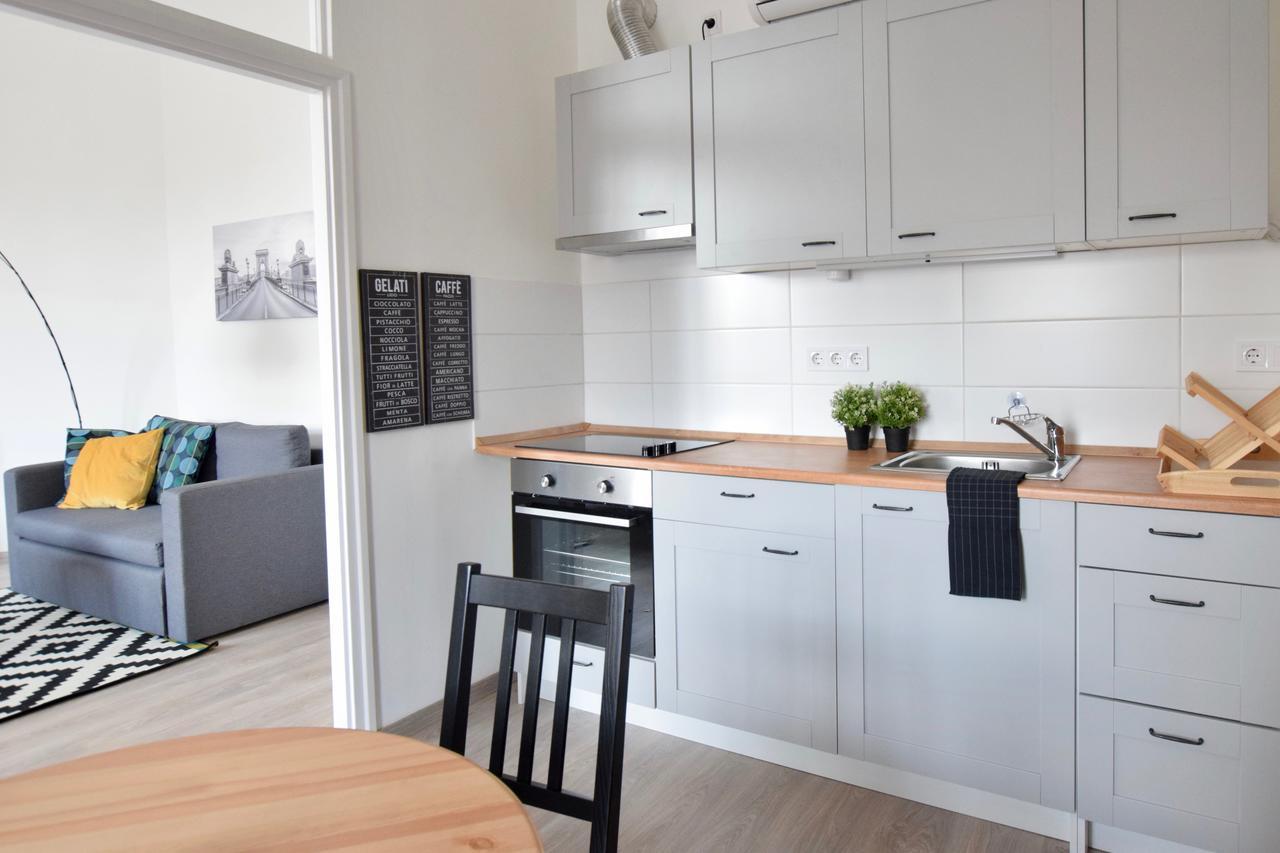 Standard Apartment By Hi5 - Bazilika Suite Boedapest Buitenkant foto