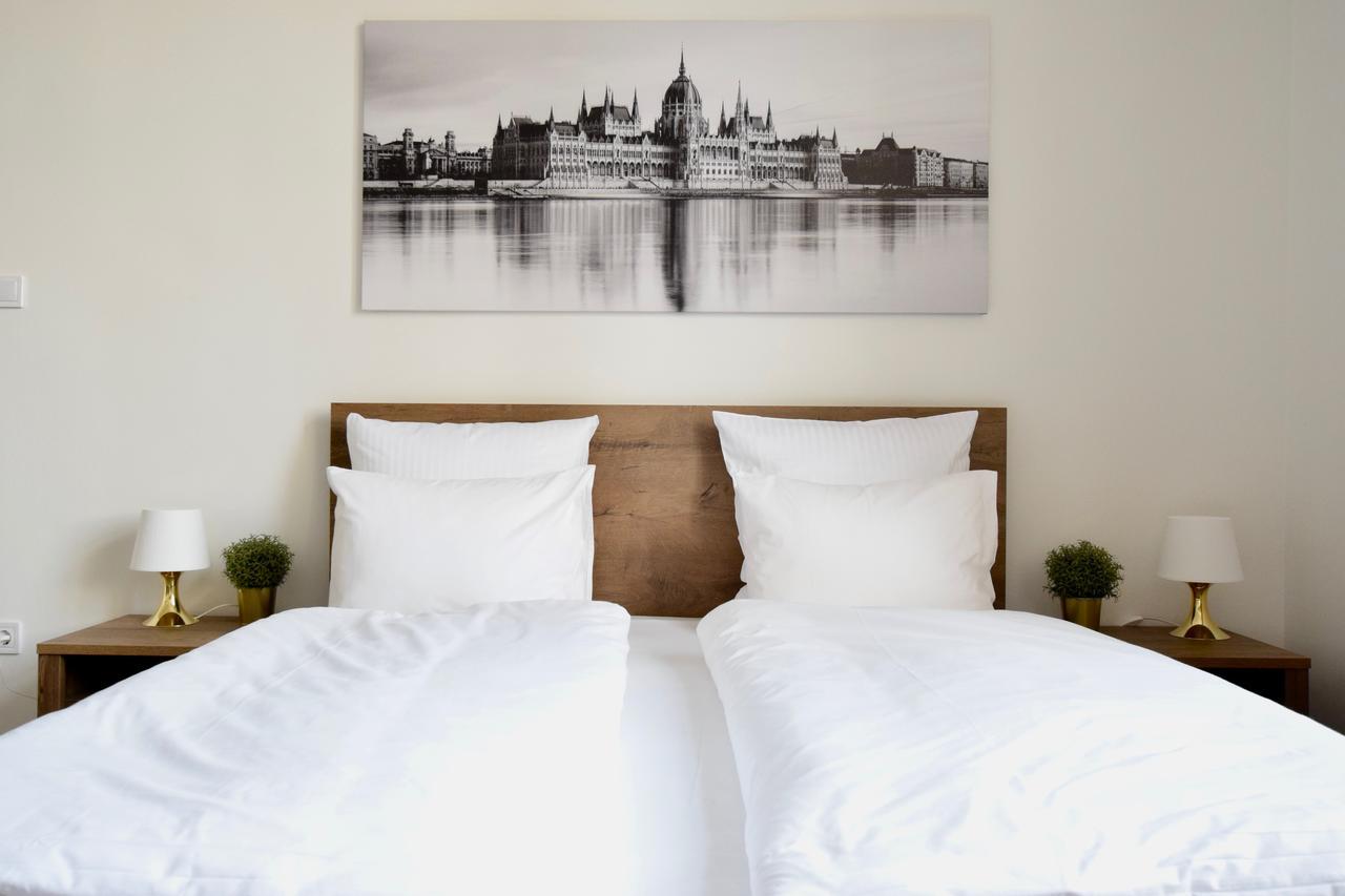 Standard Apartment By Hi5 - Bazilika Suite Boedapest Buitenkant foto