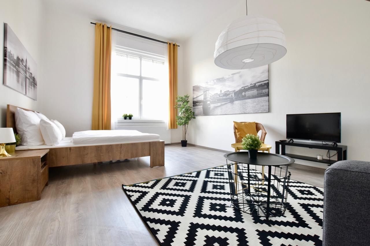 Standard Apartment By Hi5 - Bazilika Suite Boedapest Buitenkant foto