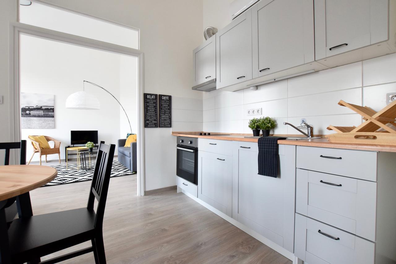 Standard Apartment By Hi5 - Bazilika Suite Boedapest Buitenkant foto