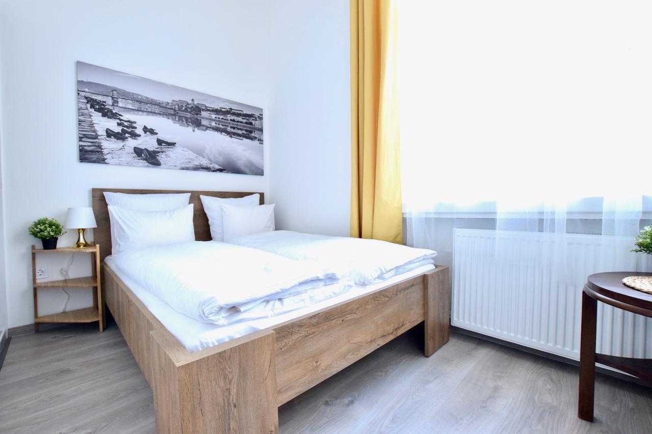 Standard Apartment By Hi5 - Bazilika Suite Boedapest Buitenkant foto