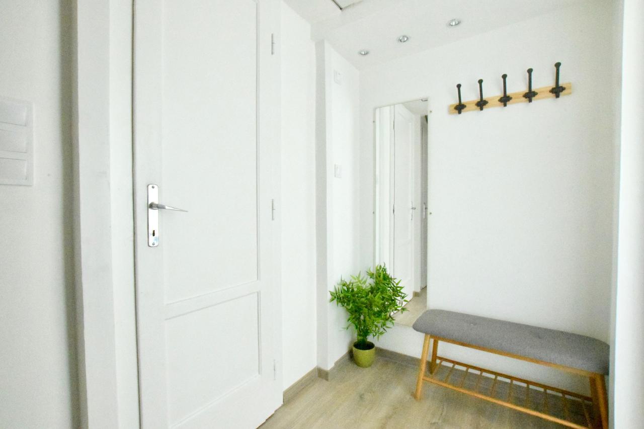 Standard Apartment By Hi5 - Bazilika Suite Boedapest Buitenkant foto