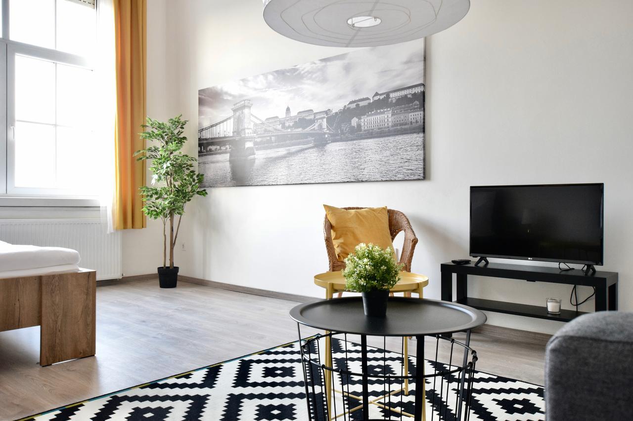 Standard Apartment By Hi5 - Bazilika Suite Boedapest Buitenkant foto