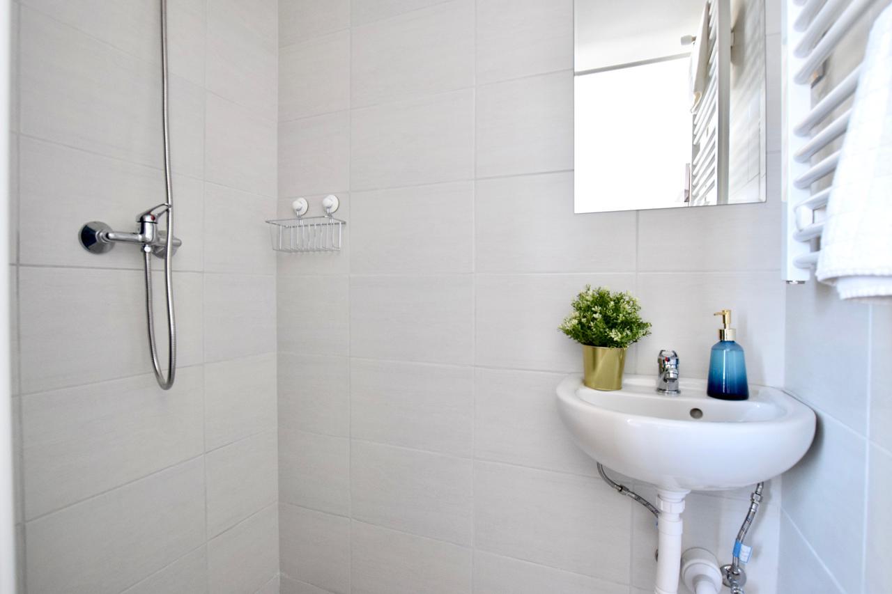Standard Apartment By Hi5 - Bazilika Suite Boedapest Buitenkant foto