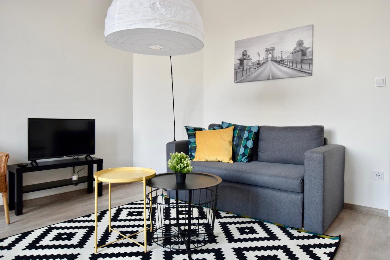 Standard Apartment By Hi5 - Bazilika Suite Boedapest Buitenkant foto