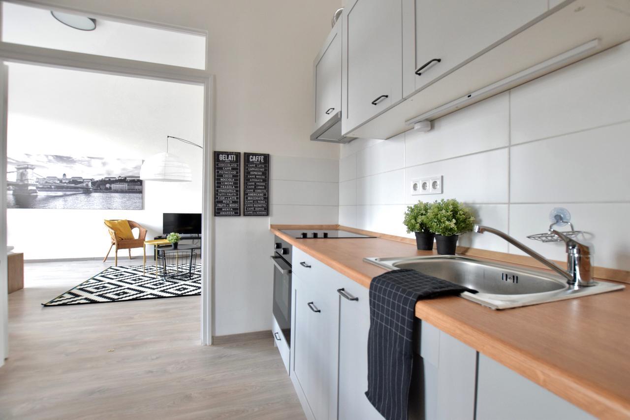 Standard Apartment By Hi5 - Bazilika Suite Boedapest Buitenkant foto